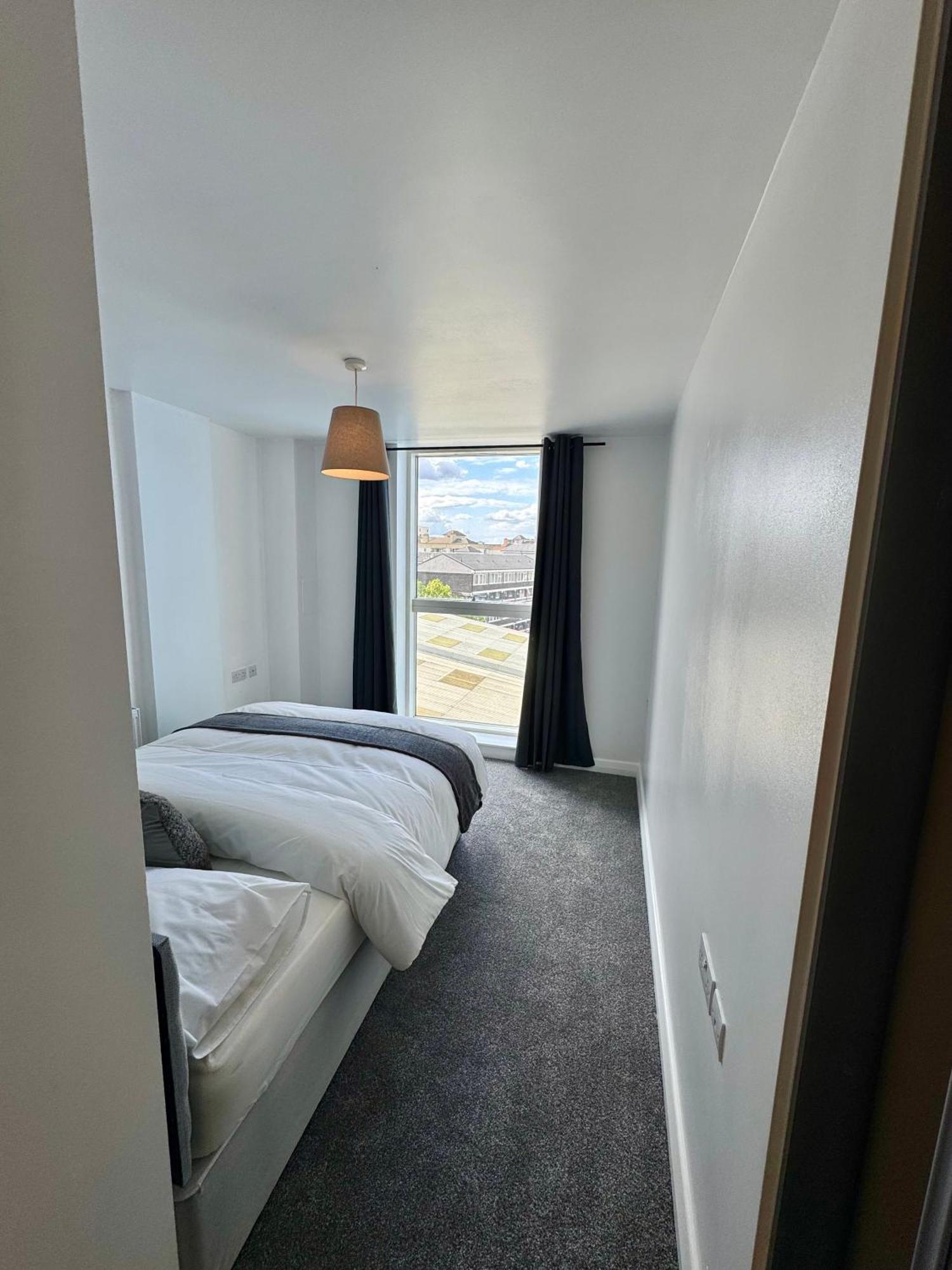 Apartamento Spacious & Serene 2 Bed, Sleeps 6 With Canal View And Underground Parking *