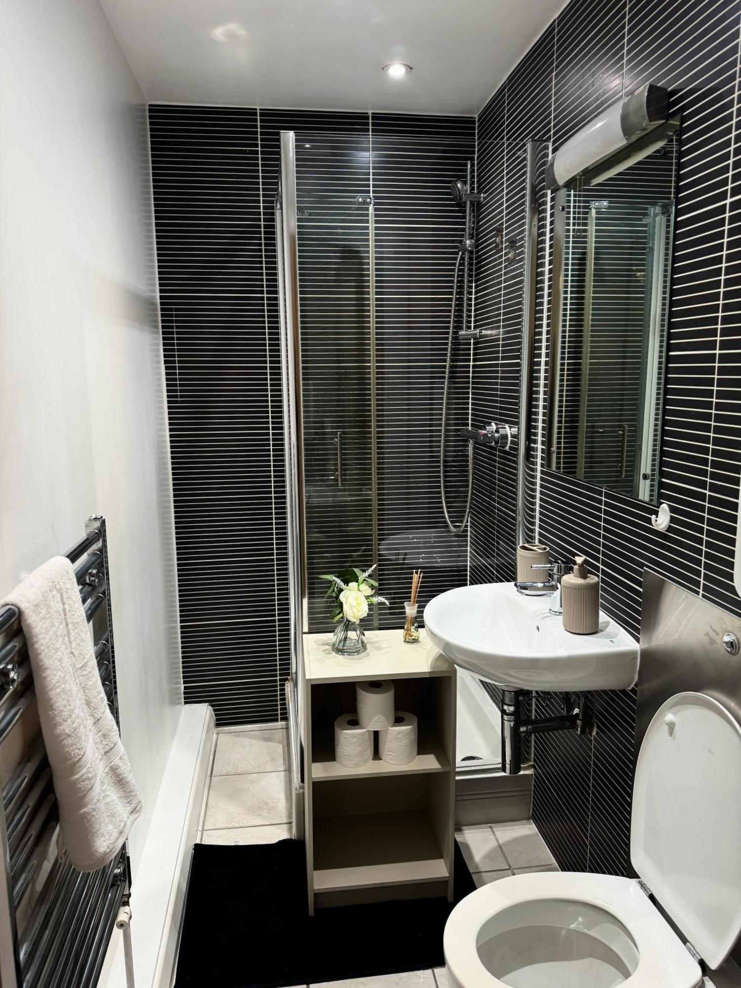 Apartamento Spacious & Serene 2 Bed, Sleeps 6 With Canal View And Underground Parking *