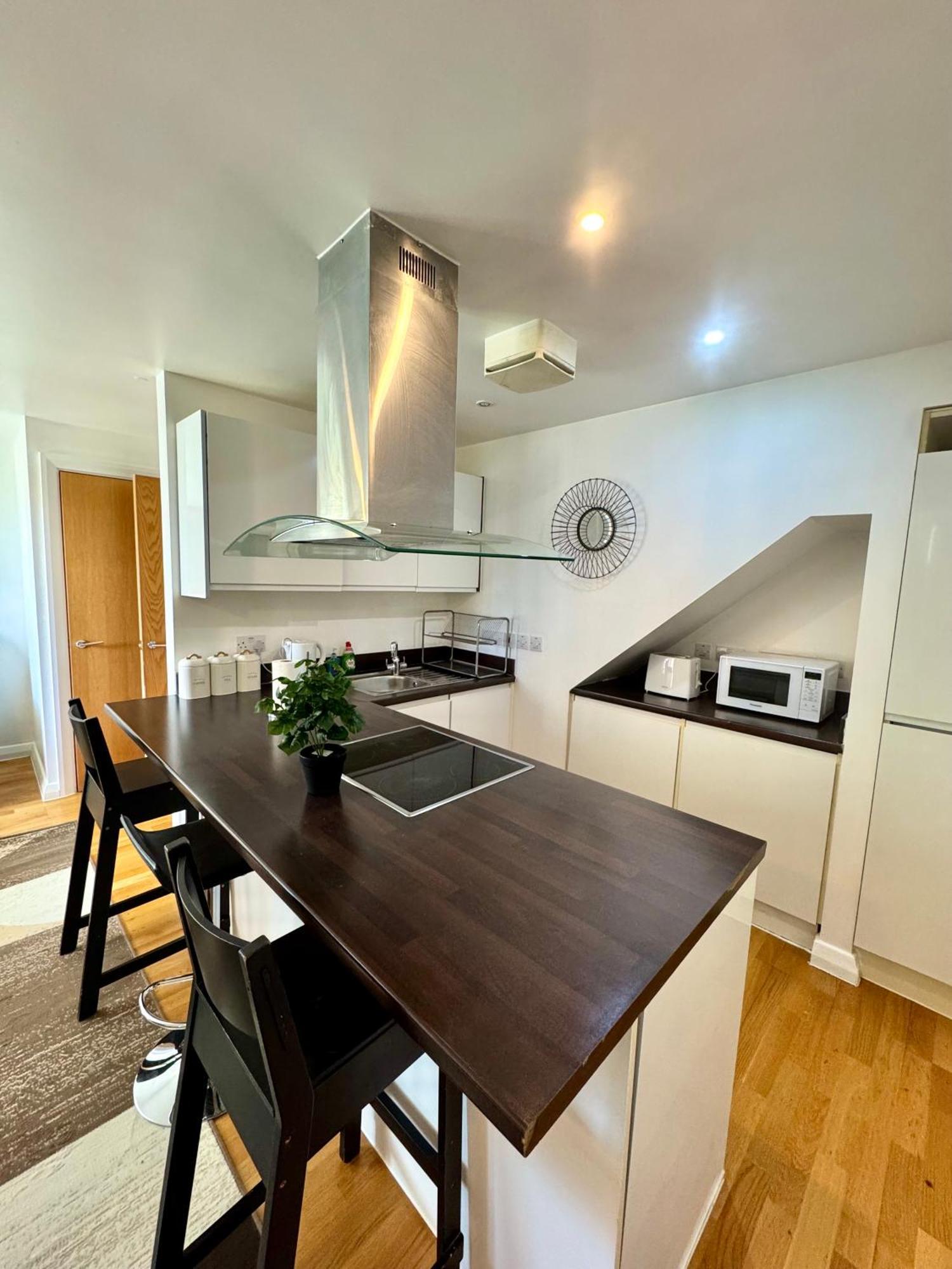 Apartamento Spacious & Serene 2 Bed, Sleeps 6 With Canal View And Underground Parking